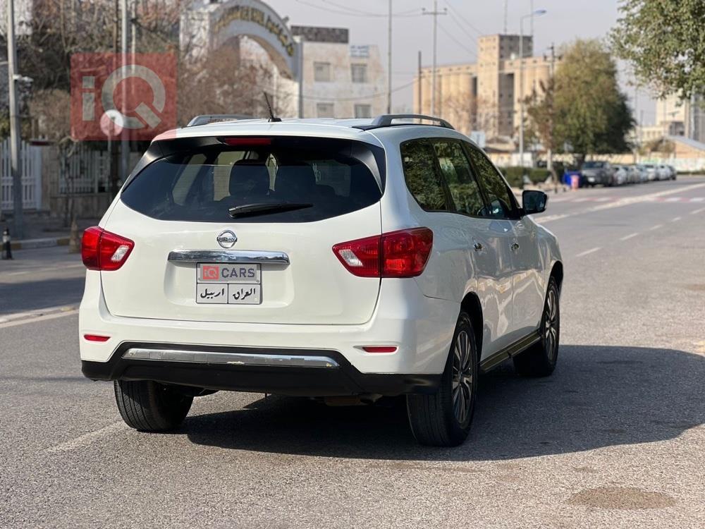 نیسان پاسفایندەر